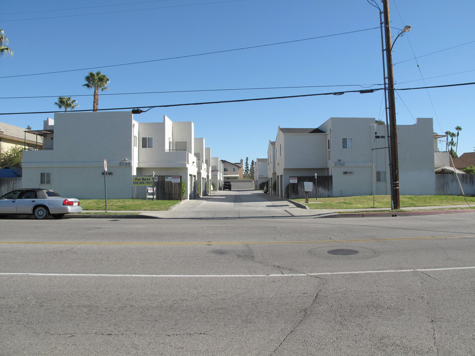 3702-3708 Merced Ave in Baldwin Park, CA - Building Photo