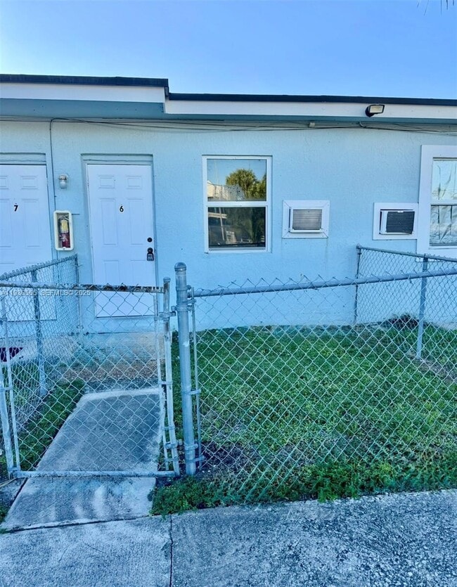 4404 SW 22nd St in West Park, FL - Building Photo - Building Photo