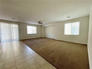 9748 Waukegan Ave in Las Vegas, NV - Foto de edificio - Building Photo