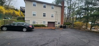 12 Greenlawn Rd in Huntington, NY - Building Photo