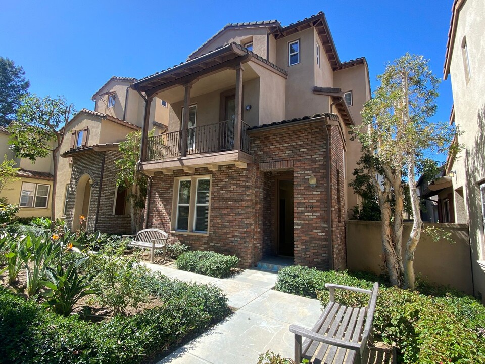 130 Tall Oak in Irvine, CA - Foto de edificio