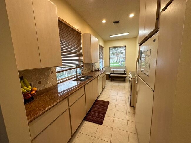 7461 SE Autumn Ln in Hobe Sound, FL - Building Photo - Building Photo