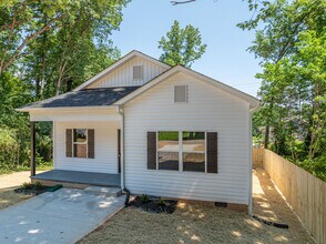 2428 11th Ave SW in Hickory, NC - Building Photo - Building Photo