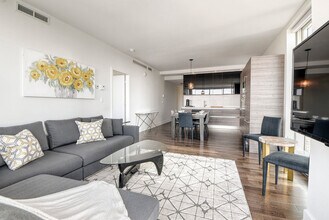 1300 Boul. René-Lévesque O in Montréal, QC - Building Photo - Building Photo