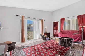 8101 Abbott Ave-Unit -13 in Miami Beach, FL - Building Photo - Building Photo