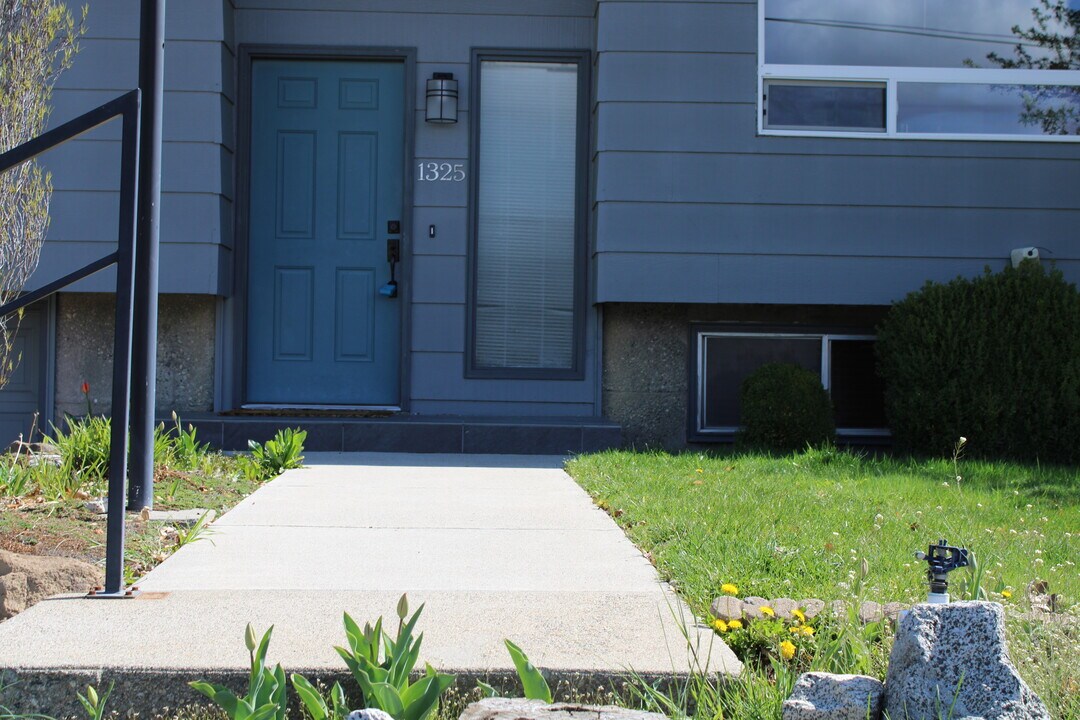1325 N Ashland Ave in East Wenatchee, WA - Building Photo