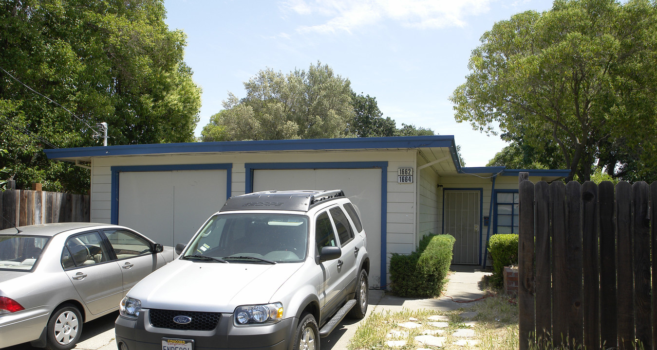 1662-1664 Deardorff Ln in Concord, CA - Building Photo