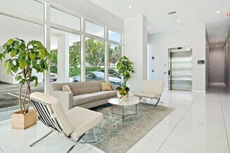 1 S Palmway in Lake Worth Beach, FL - Building Photo - Building Photo