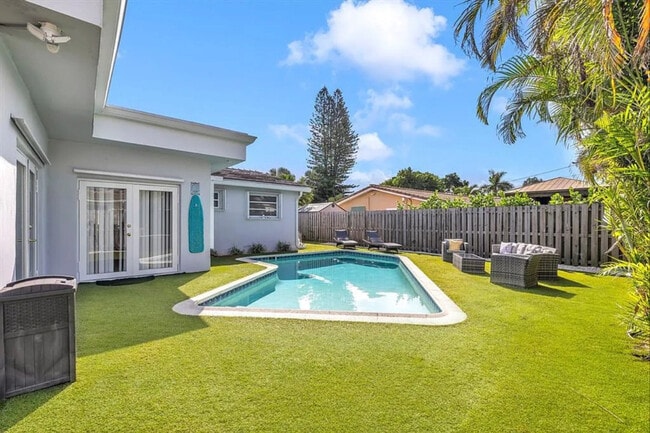 1684 SE 10th Ave in Deerfield Beach, FL - Building Photo - Building Photo