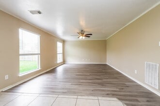 3015 Cinnamon Glen Dr in Houston, TX - Building Photo - Building Photo