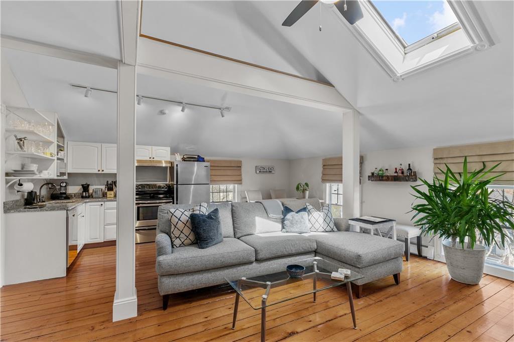 20 Berkeley Ave in Newport, RI - Building Photo