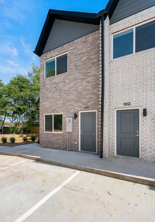 319 N West Ave in Fayetteville, AR - Building Photo