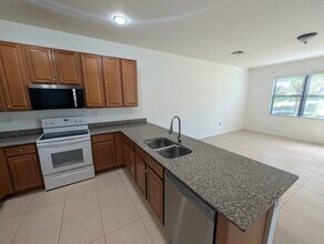 19117 NE 8th Ct in Miami, FL - Building Photo - Building Photo