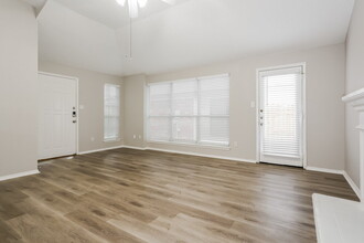 1104 Driftwood Ln in Fort Worth, TX - Building Photo - Building Photo