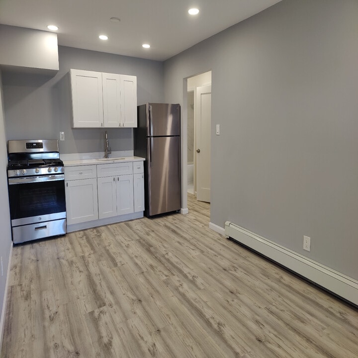 24219 Braddock Ave, Unit 1 in Bellerose, NY - Building Photo