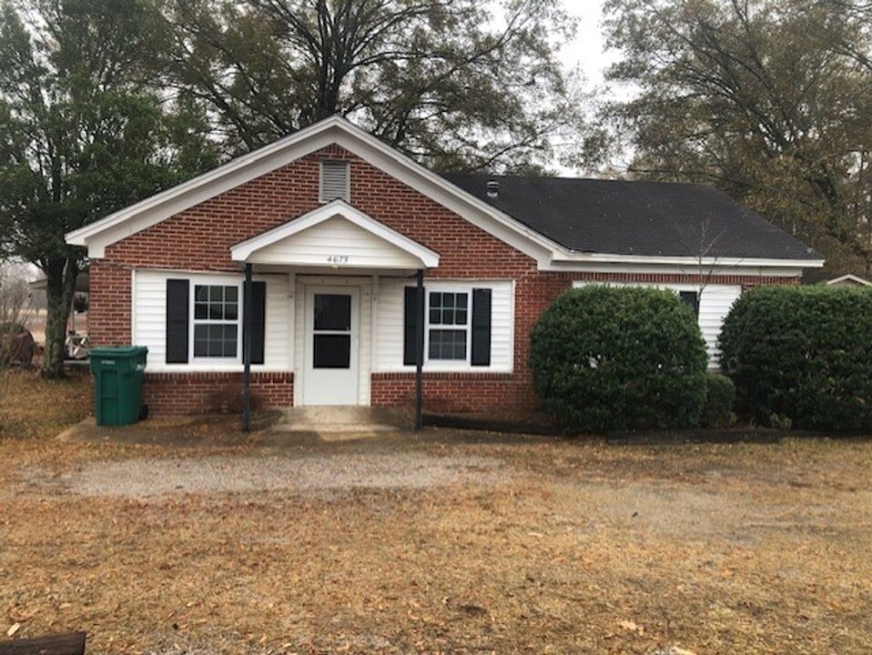 4673 W Main St in Tupelo, MS - Foto de edificio
