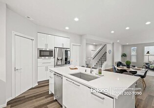 33352 Holly Ave SE in Black Diamond, WA - Foto de edificio - Building Photo