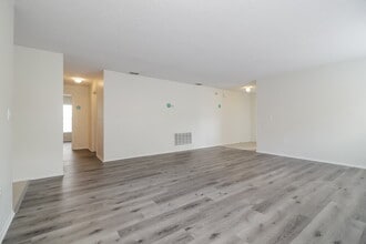 3137 Holland Dr in Orlando, FL - Foto de edificio - Building Photo