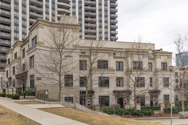 7 Oakburn Cres in Toronto, ON - Building Photo - Building Photo