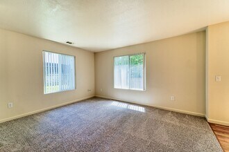 168-170 Dorman Ave in Yuba City, CA - Building Photo - Building Photo