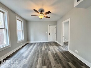 1542 W Walton St, Unit 1 in Chicago, IL - Foto de edificio - Building Photo