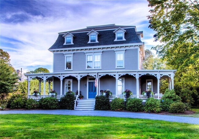 15 Berkeley Ave in Newport, RI - Building Photo - Building Photo