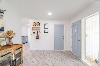 1001 Grovewood Ct in Clearwater, FL - Building Photo - Building Photo