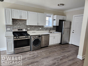 2125 W Giddings St, Unit 1R in Chicago, IL - Building Photo - Building Photo