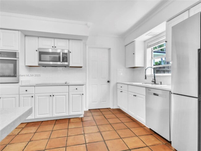 10015 SW 85th Terrace in Miami, FL - Building Photo - Building Photo