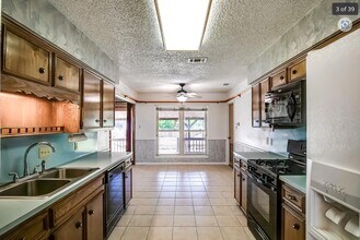 2005 Magic Hill Dr in Pflugerville, TX - Building Photo - Building Photo