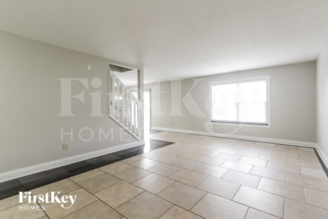 4252 Village Trace Dr in Indianapolis, IN - Foto de edificio - Building Photo