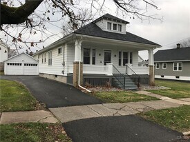 131 Melrose Ave S in Utica, NY - Building Photo