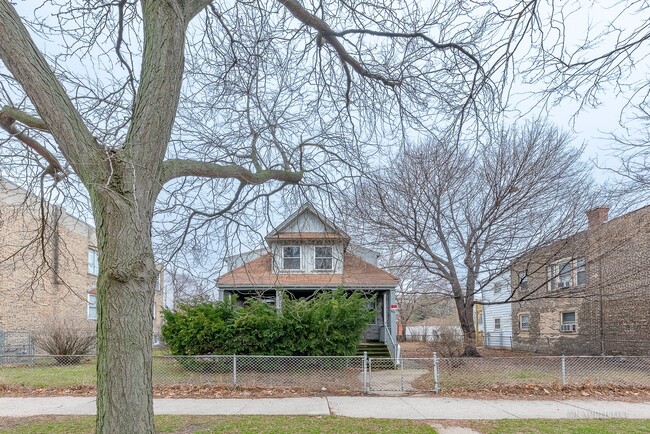 807 Mulford St in Evanston, IL - Building Photo - Primary Photo