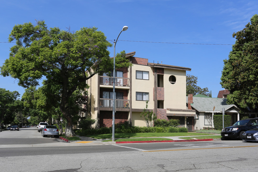 1225 N Central Ave in Glendale, CA - Building Photo