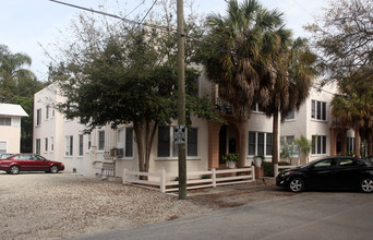 Kansas Avenue Apartments in Tampa, FL - Foto de edificio - Building Photo