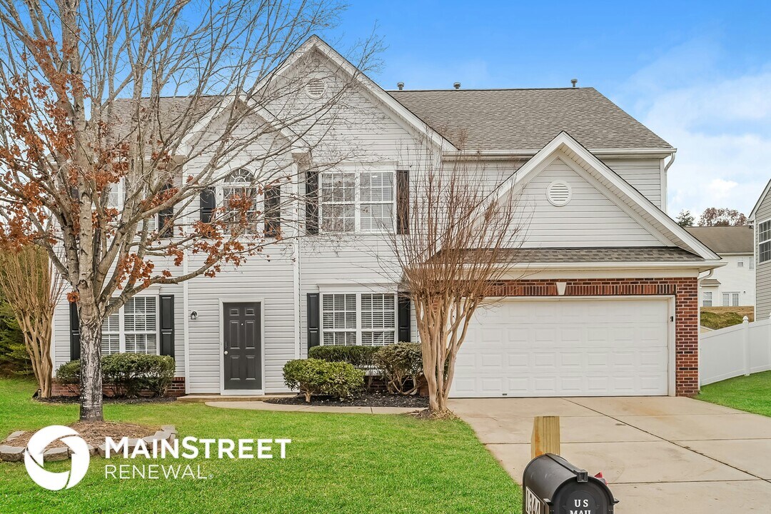 1344 Pondhaven Dr in High Point, NC - Building Photo