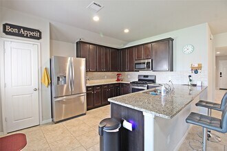 4019 Spurwing Ln in Baytown, TX - Building Photo - Building Photo