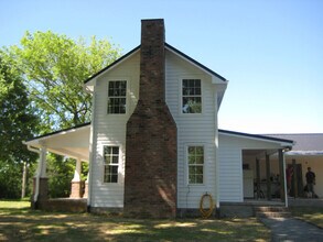 1000 Ewing Albright Rd in Ashland City, TN - Building Photo - Building Photo