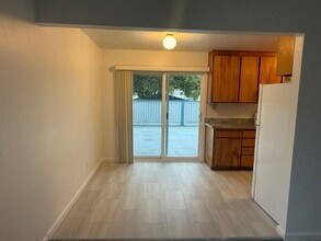 3251 Santa Clara Ave in El Cerrito, CA - Foto de edificio - Building Photo