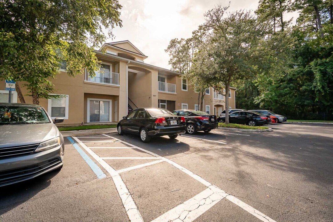 6087 Maggies Cir in Jacksonville, FL - Building Photo