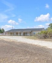 9678 Interstate 10 Frontage Rd in Sealy, TX - Building Photo