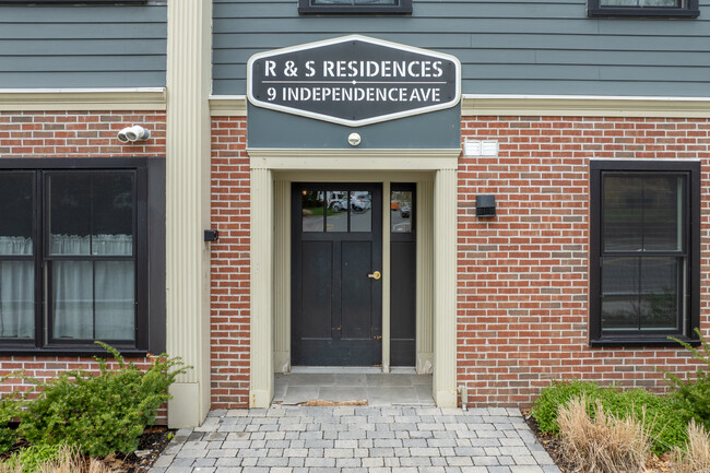 R&S Residences in Braintree, MA - Building Photo - Building Photo