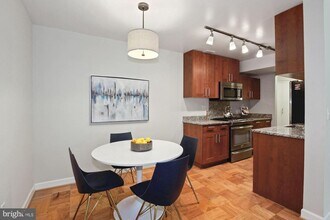 4970 Battery Ln in Bethesda, MD - Building Photo - Building Photo