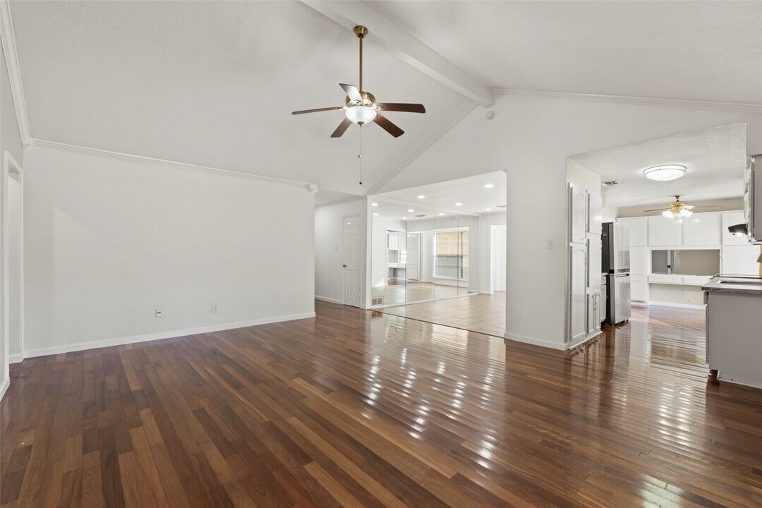 8818 Edgemoor Dr in Houston, TX - Building Photo