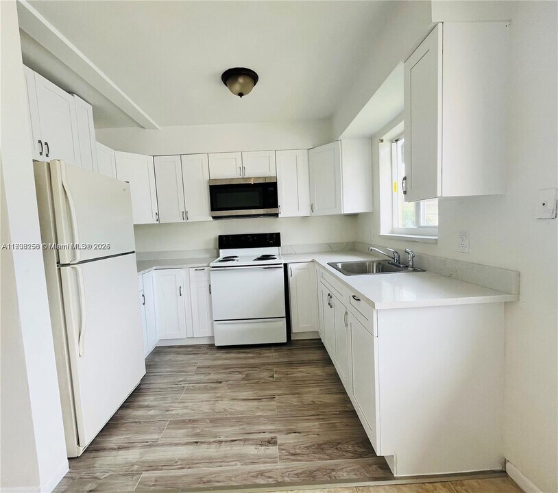 5261 SW 90th Way-Unit -4 in Cooper City, FL - Building Photo