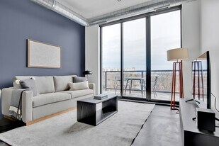 1647 N Milwaukee Ave in Chicago, IL - Building Photo