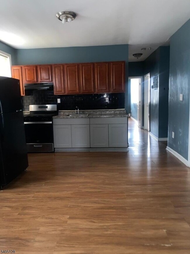 241 Wainwright St in Newark, NJ - Building Photo - Building Photo