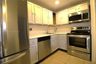 4168 Inverrary Dr in Lauderhill, FL - Building Photo - Building Photo