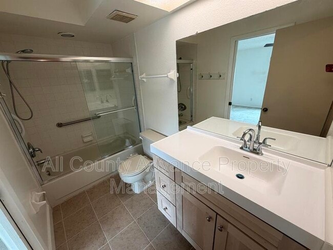 2751 S Pines Dr in Largo, FL - Building Photo - Building Photo