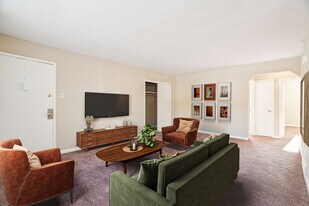 Brockton Court in Philadelphia, PA - Building Photo